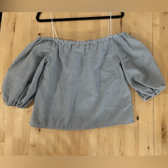 WAYF- Off the shoulder short- blue and white seersucker pattern- Size Small - Picture 2 of 2